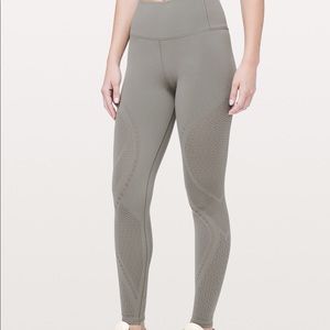 Lululemon Size 2 Reveal Tight Mindful Motion 28